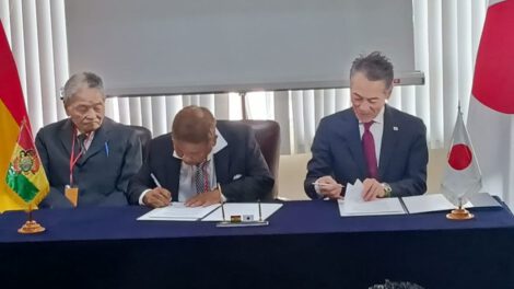 Embajada de Japón en Bolivia invierte en educación y agua potable