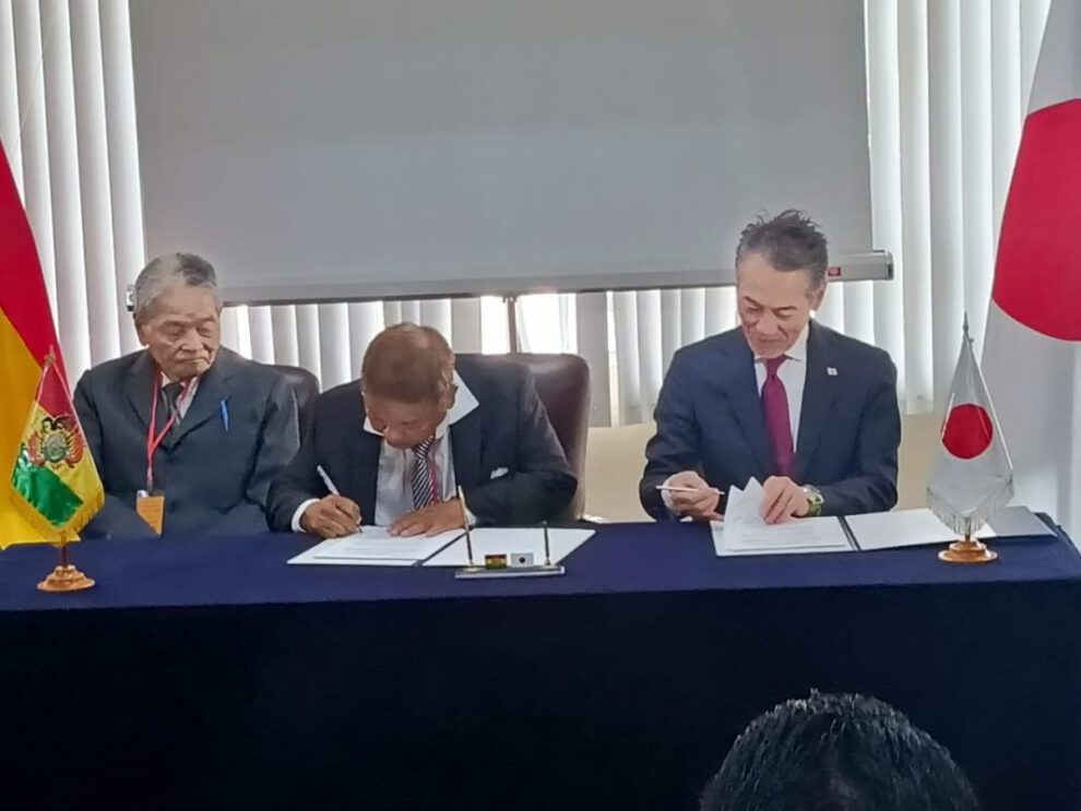 Embajada de Japón en Bolivia invierte en educación y agua potable