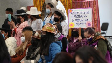 Proyecto de ley para proteger a niños y jóvenes víctimas de feminicidios