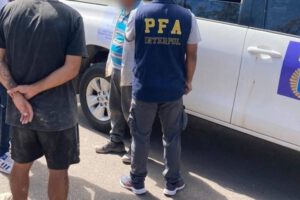 Captura de fugitivos en Argentina por linchamiento en Potosí