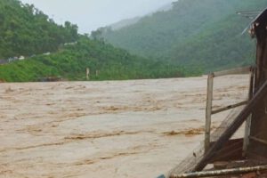 Desaparecen dos hombres en Guanay al intentar cruzar río en neumáticos