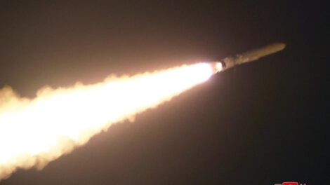 Corea del Norte lanza misiles al mar de Japón