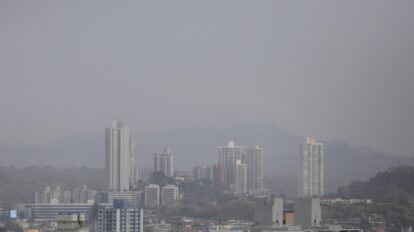 Alerta por humo tóxico en Panamá debido a incendio en vertedero