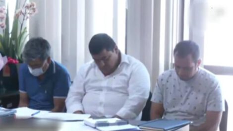 Falsos policías en Santa Cruz enfrentan cargos por tráfico de armas