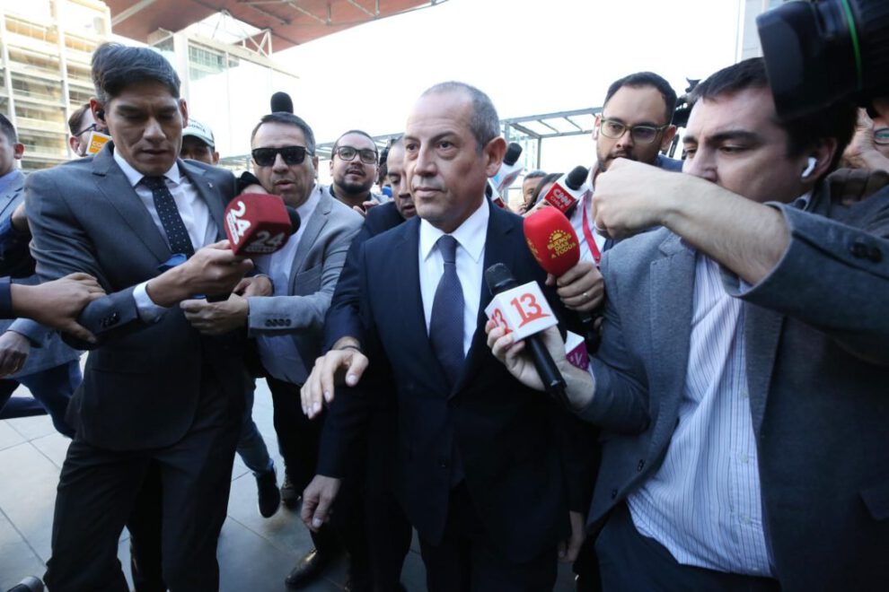 Sergio Muñoz llega a la audiencia de formalización por filtrar información secreta