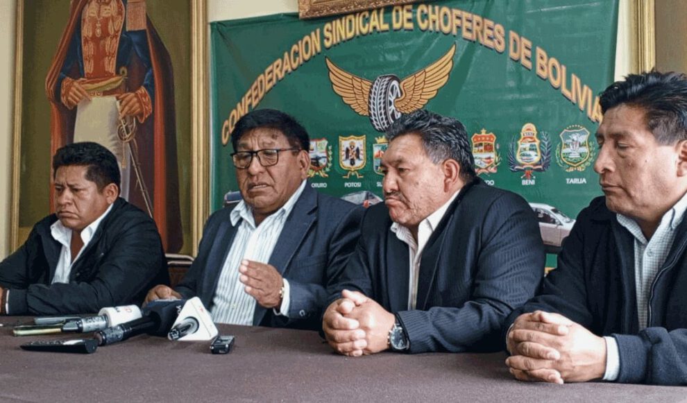 Choferes exigen respuestas al Gobierno sobre mezcla gasolina-etanol