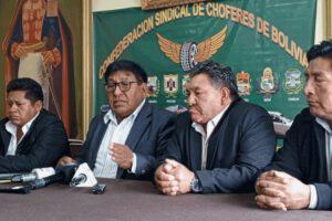 Choferes exigen respuestas al Gobierno sobre mezcla gasolina-etanol