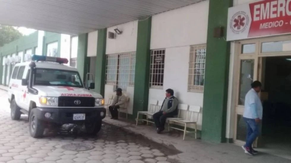 Mujer en estado crítico tras caída durante discusión