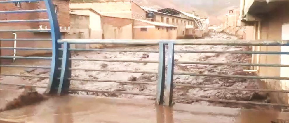 Huanuni inundaciones tras desbordamiento del Río Huanuni