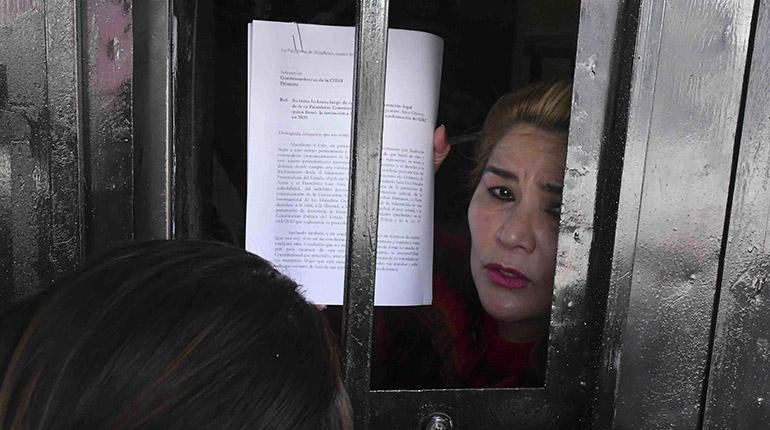 Jeanine Añez impedida de asistir al entierro de su madre