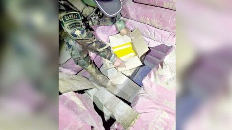 Decomiso de droga entre carga de cemento