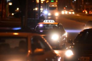 Brutal atraco y abuso deja a mujer en estado crítico