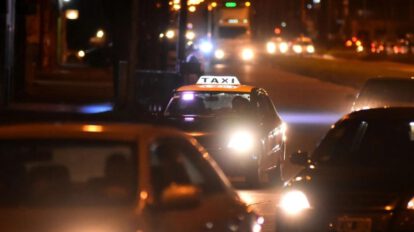 Brutal atraco y abuso deja a mujer en estado crítico