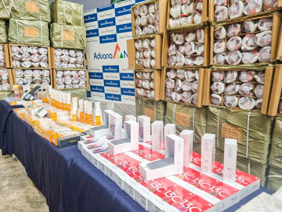 Decomiso de mercancía ilegal en Oruro