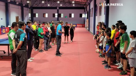 Campamento nacional de tenis de mesa en Cochabamba
