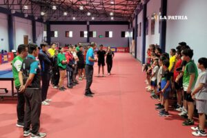 Campamento nacional de tenis de mesa en Cochabamba