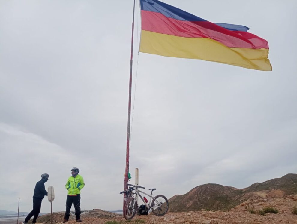 Robo de la bandera gigante del Litoral en el cerro Pie de Gallo