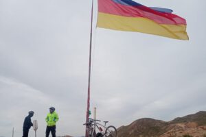 Robo de la bandera gigante del Litoral en el cerro Pie de Gallo