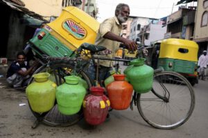 Bangalore multa a familias por malgastar agua