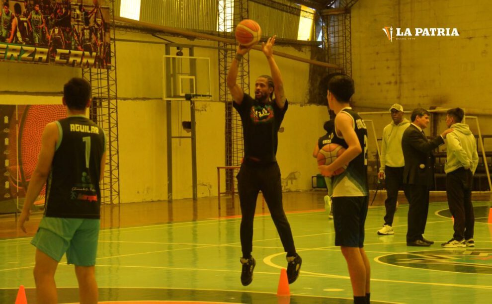 Deverell Biggs refuerzo Club Atlético Nacional para la Libobásquet