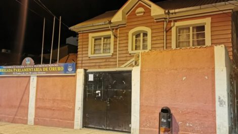 Brigada Parlamentaria Oruro cerrada por refacción
