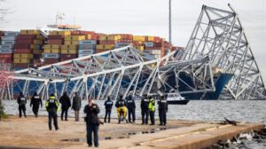 Colapso del puente Francis Scott Key tras ser impactado por un barco carguero