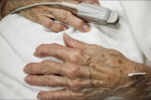 Mujer mayor fallece sin recuperar su hogar usurpado por su inquilina