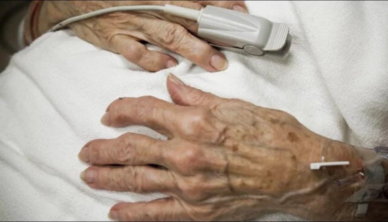 Mujer mayor fallece sin recuperar su hogar usurpado por su inquilina