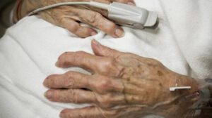 Mujer mayor fallece sin recuperar su hogar usurpado por su inquilina