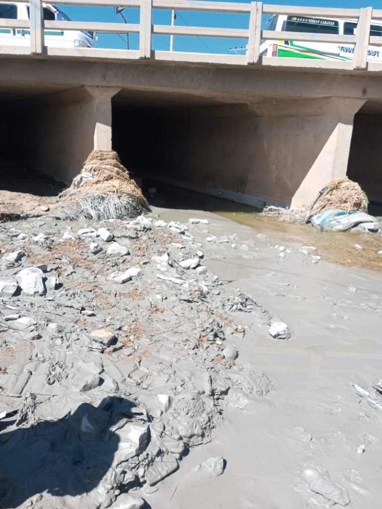 Colapso de dique de colas afecta agua potable y río Cala Cala