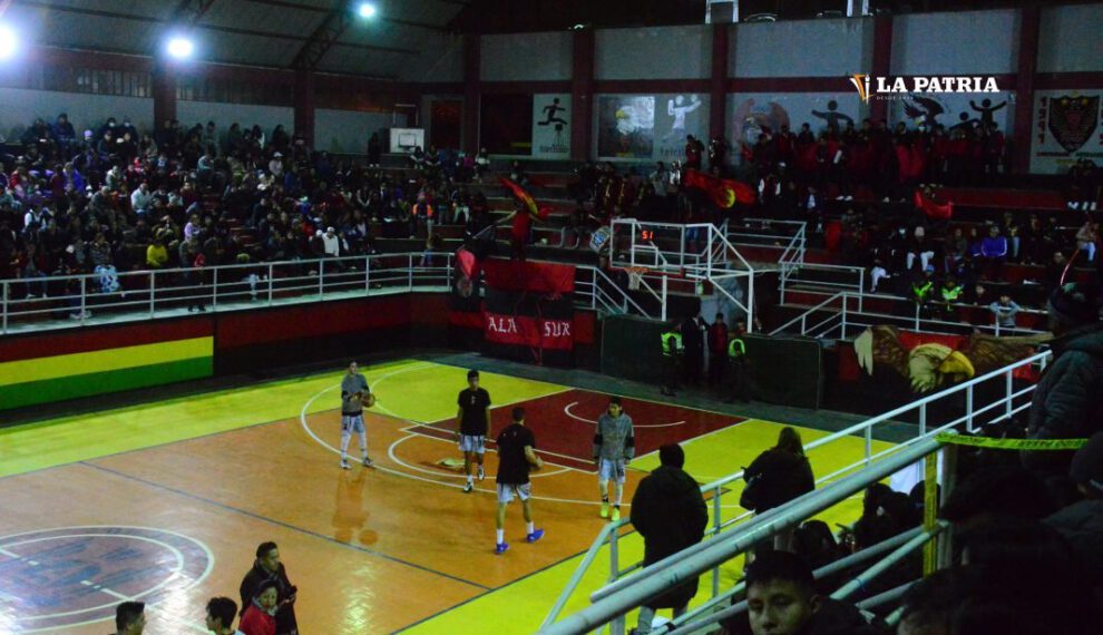 Libobásquet en el coliseo del colegio Saracho