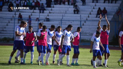 Jugadores de GV San José celebran el triunfo conseguido ante Always Ready