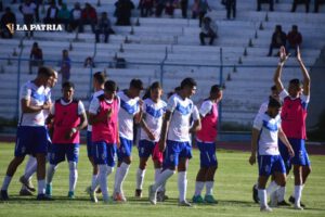 Jugadores de GV San José celebran el triunfo conseguido ante Always Ready