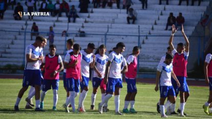 Jugadores de GV San José celebran el triunfo conseguido ante Always Ready