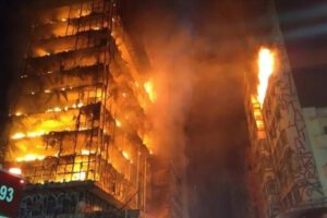incendio edificio construcción Brasil