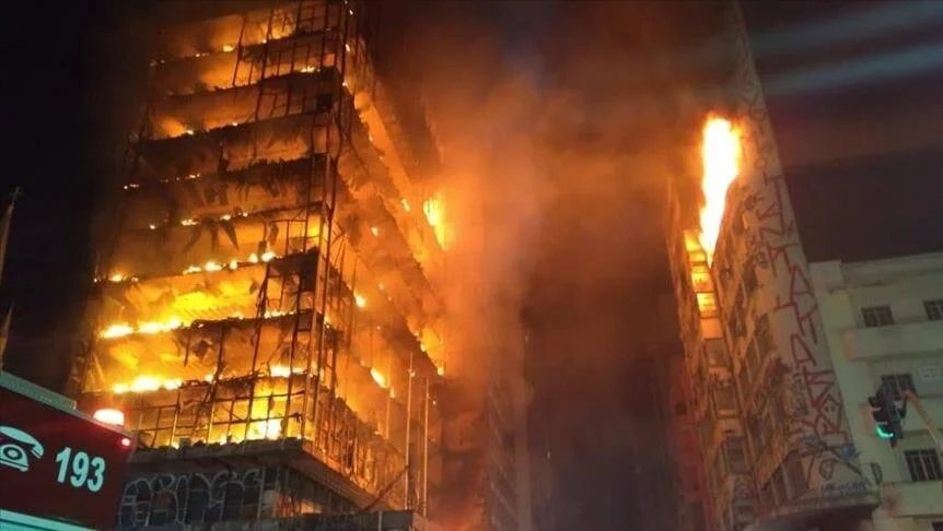 incendio edificio construcción Brasil
