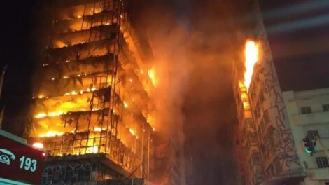 incendio edificio construcción Brasil