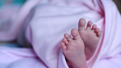 Bebé abandonada revela posible caso de proxenetismo en Cochabamba