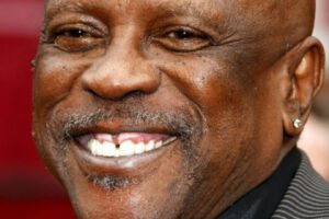 Fallece Louis Gossett Jr., estrella de Raíces y Oficial y Caballero