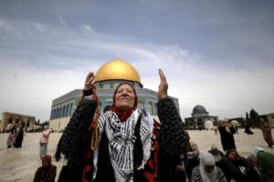 Musulmanes en Jerusalén durante las oraciones