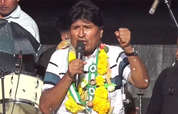 Evo Morales en Yapacaní discutiendo sobre el MAS y el TSE