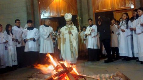 Vigilia Pascual Oruro: devotos conmemoran la Resurrección de Jesús