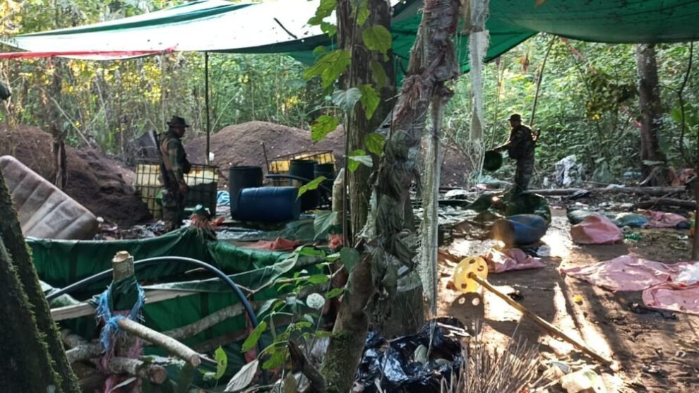 Destrucción de fábricas de droga en el Chapare