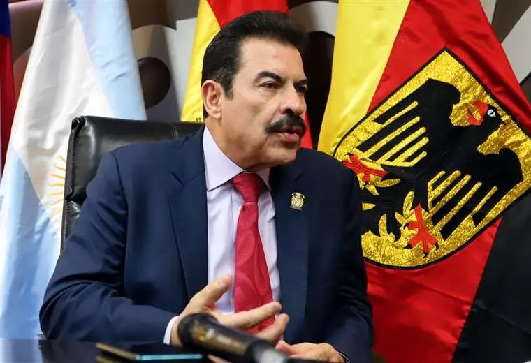 Manfred Reyes Villa sugiere no dar importancia a Evo Morales