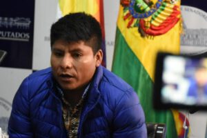 Leonardo Loza acusa a Luis Arce de no cumplir requisitos para candidatura presidencial