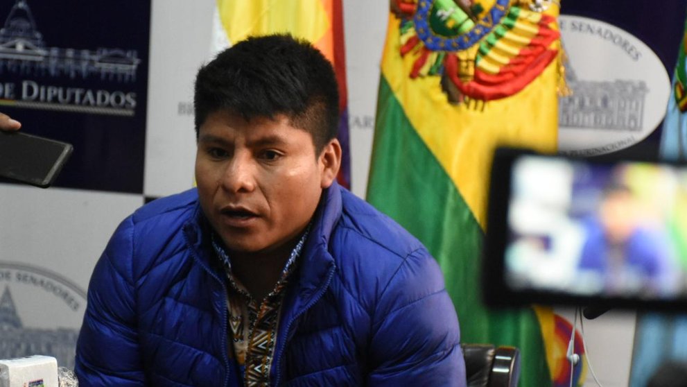 Leonardo Loza acusa a Luis Arce de no cumplir requisitos para candidatura presidencial