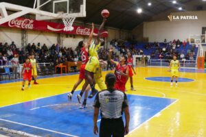 Universitario de Sucre sorprende al vencer a Carl A-Z en emocionante duelo