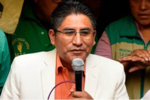 Félix Patzi expresa que Evo Morales representa peligro para la democracia boliviana