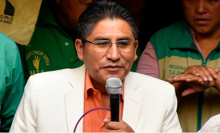 Félix Patzi expresa que Evo Morales representa peligro para la democracia boliviana