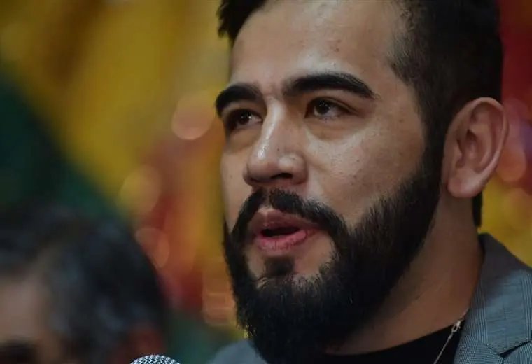 Edgar Villegas defendido por la oposición